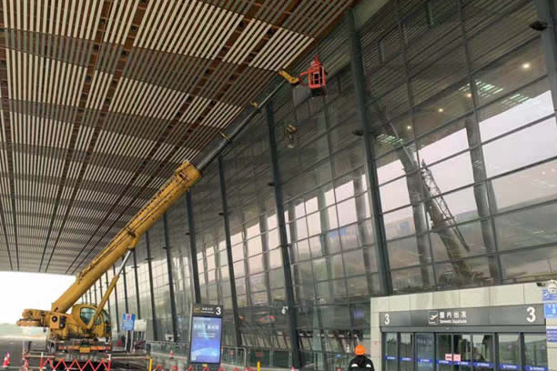 通城玻璃幕墙维护和保养